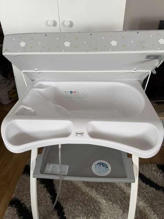 Повивалник/маса за повиване с вана Brevi