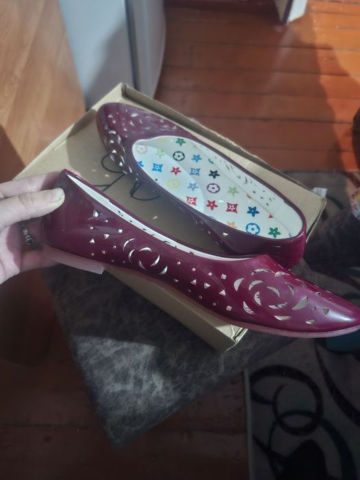 Продам женскую обувь