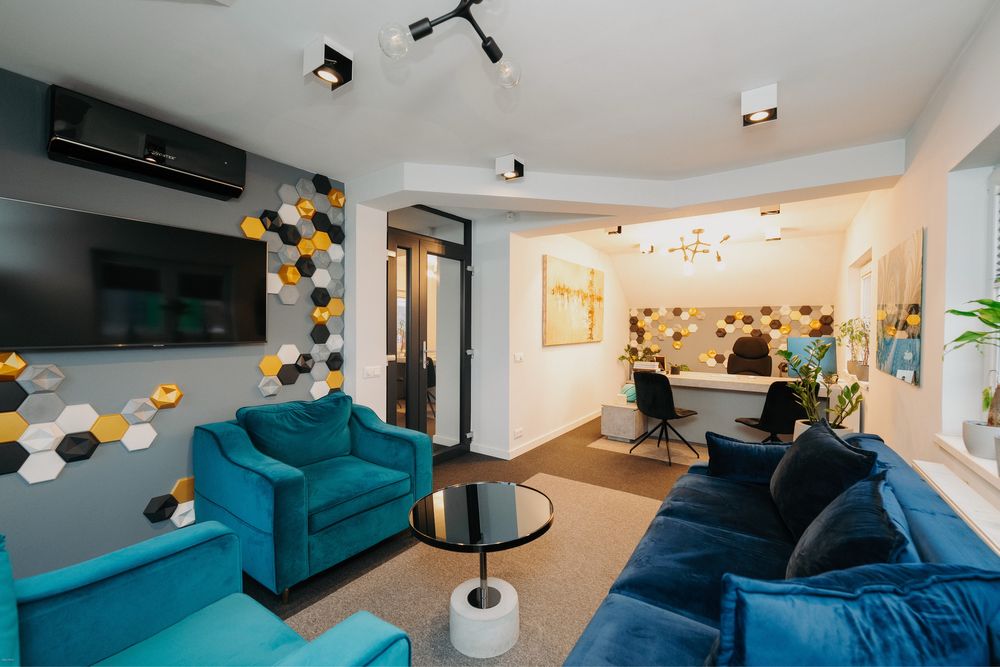 De vanzare  spatiu comercial - birouri - depozit - Cristesti E60