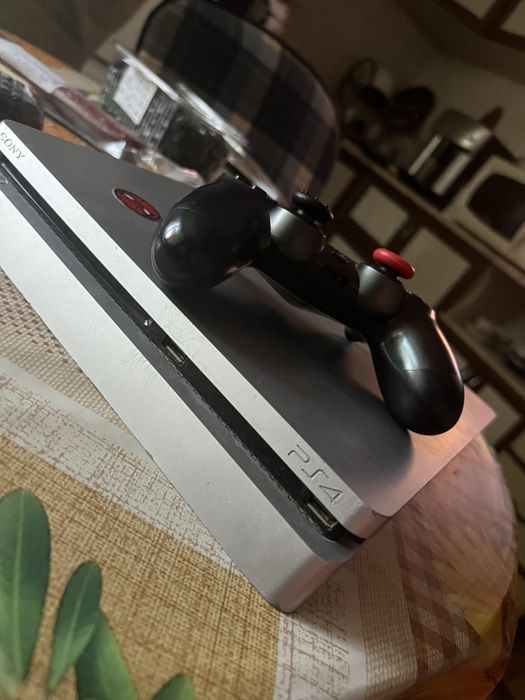 Playstation 4 slim