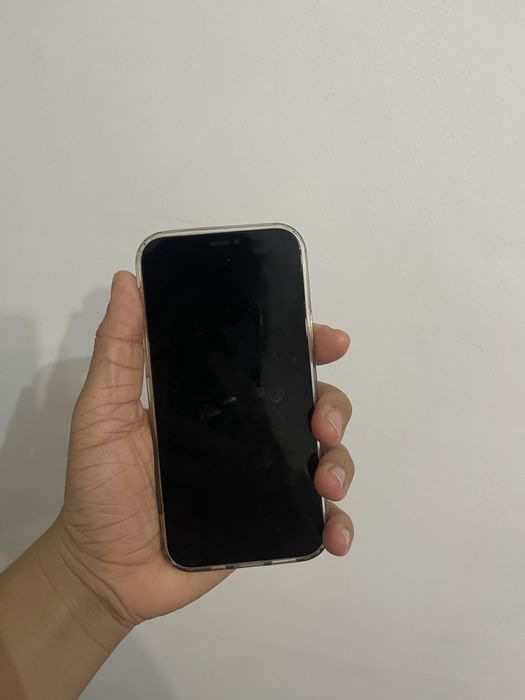 Продам айфон 12 iPhone 12