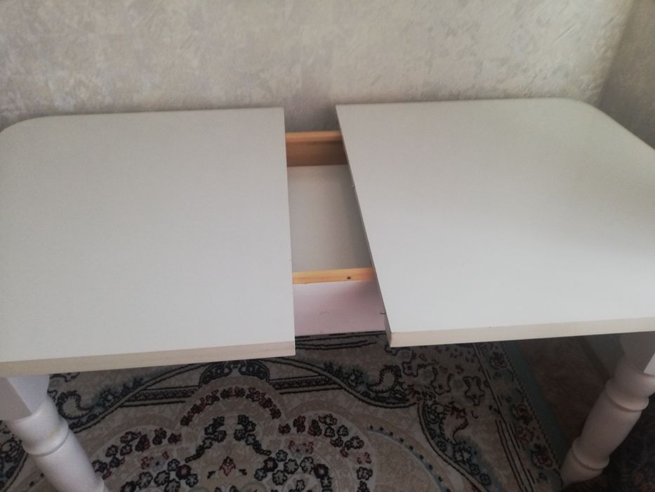 Срочное продам шикарный белый стол 3м