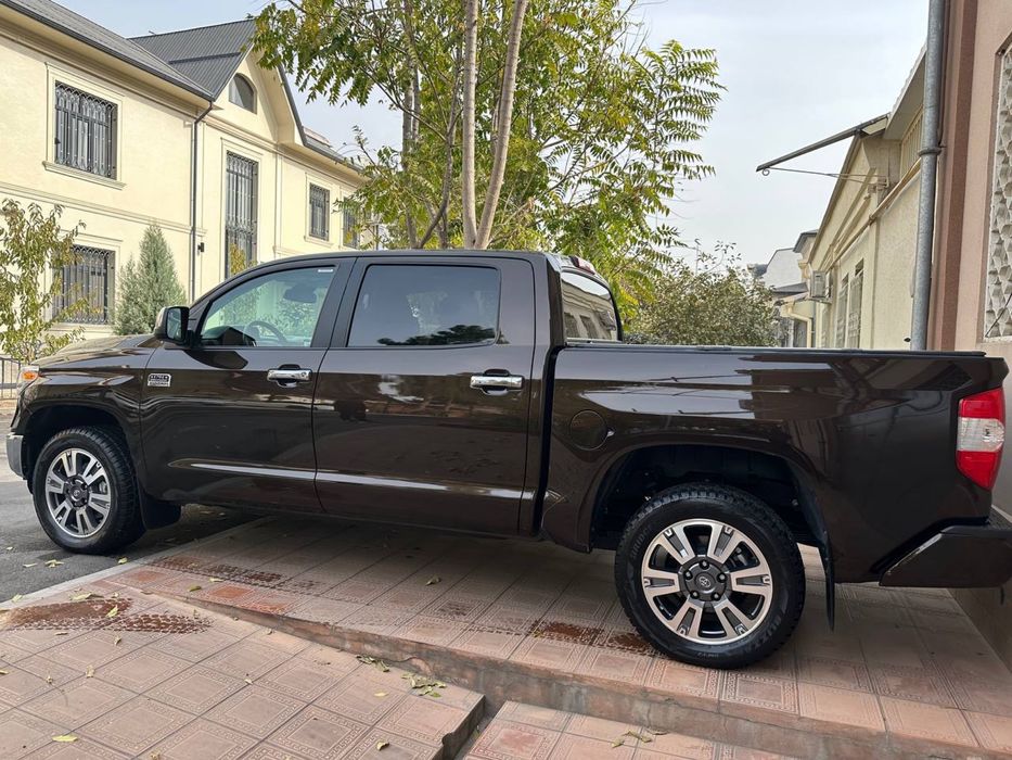 Продается Toyota Tundra 2018 года выпуска Американка