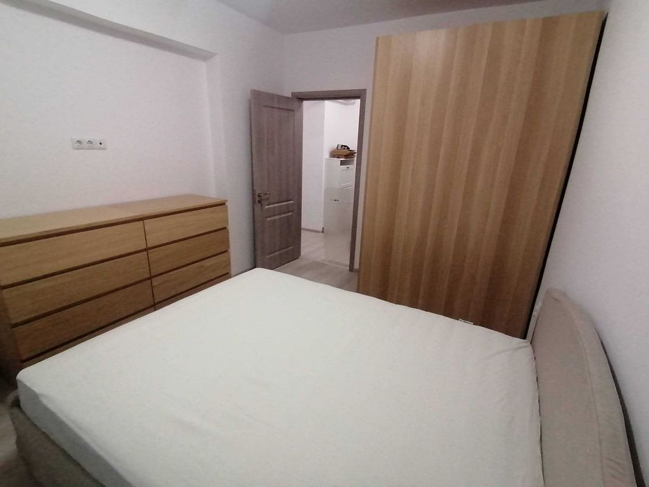 Inchiriez apartament 3 camere, decomandat, 2 bai, mobilat ,Bloc (2024)