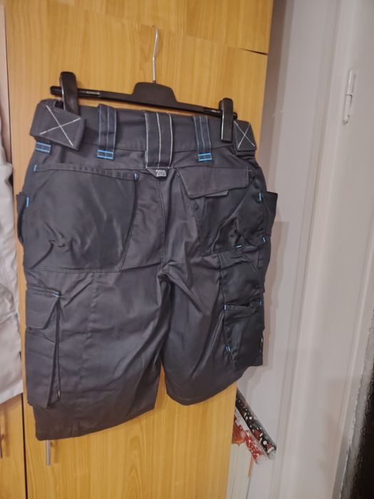 Vînd pantalonii scurți bărbati work Enghelber Strauss mărimea L -XL!