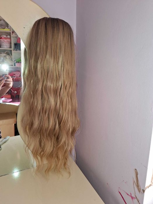 Parik, xuddi tabiiy sochga o'xshaydi