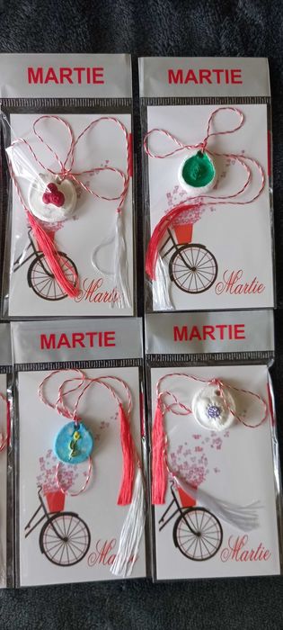 Martisor tip medalion lucrat manual (martisoare)