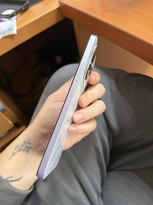 Продам телефон xiaomi redmi note 14