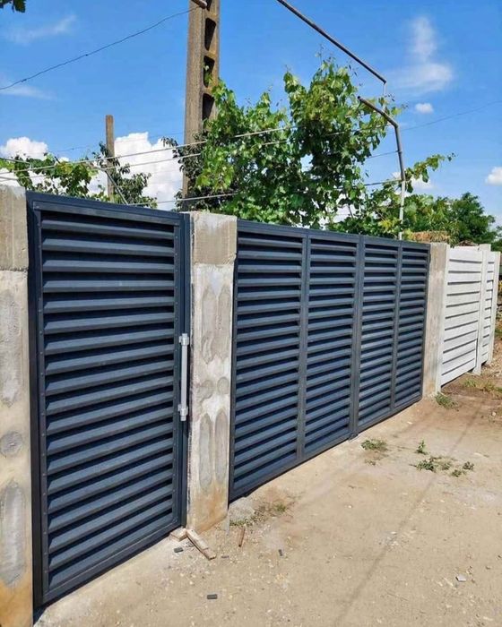 Garduri si porti stil jaluzea plasa bordurata sipca metalica fier forjat tabla cutata si alte modele.