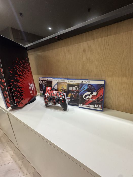 Пс5 б/у  шесть игр плюс два джостика