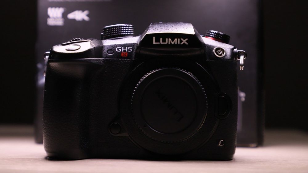 Фотоаппарат Panasonic Lumix DC-GH5S Body