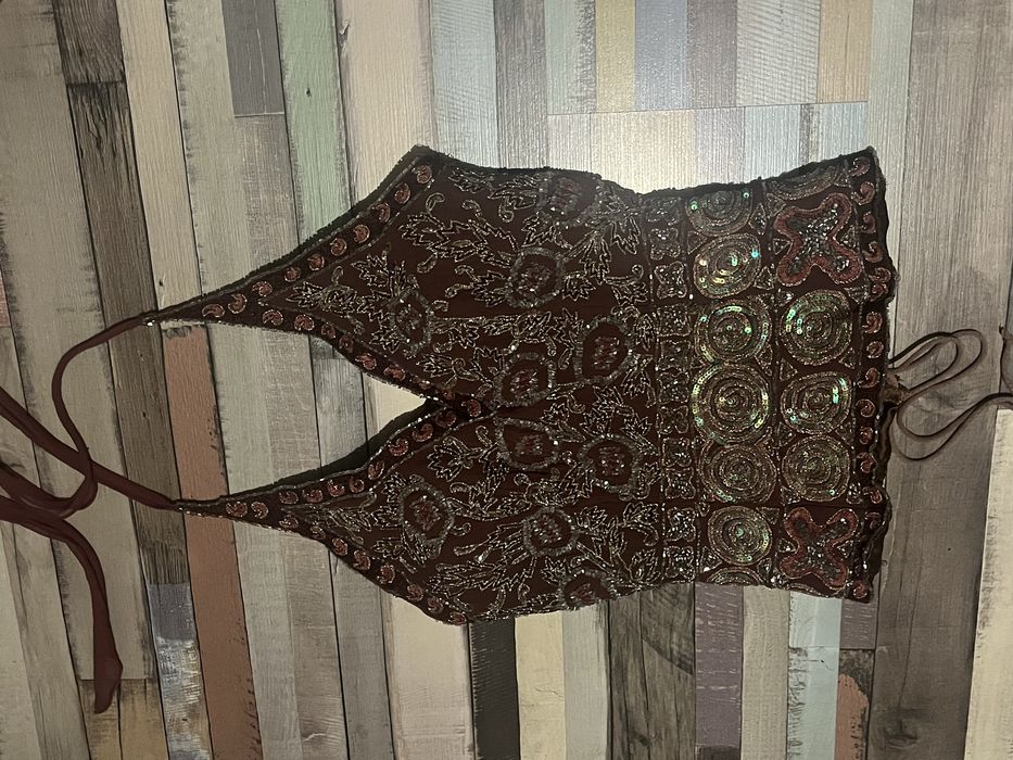 Дамски потник с връзки на гърба