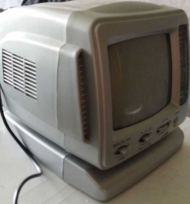 Немски мини телевизор 14/14см. с радио