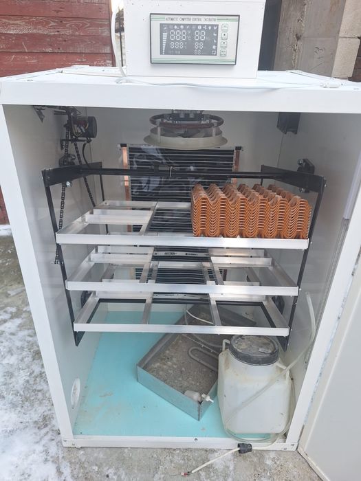 Incubator 360 de oua profesional