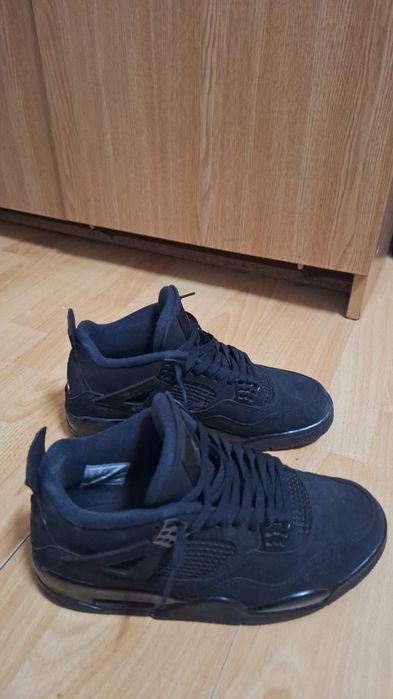 Lucrurile pe care nu le mai folosesc sau port  doar adidasii sunt negociabili