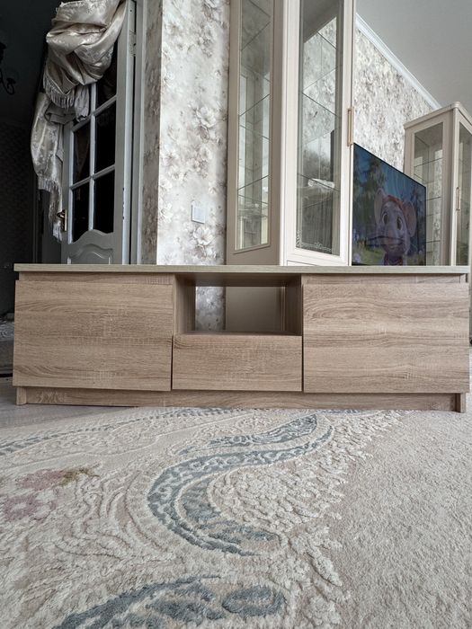 Полка под телевизор