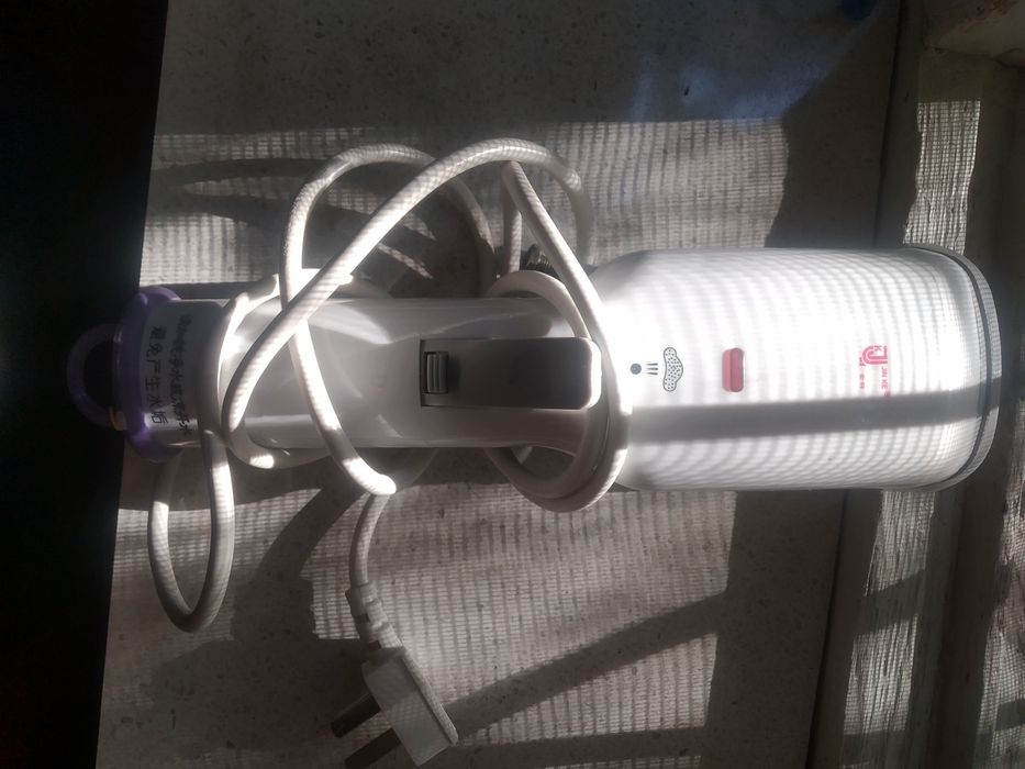 Паровой утюг-щетка