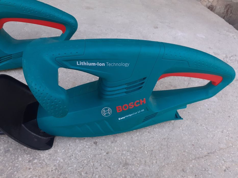 Masina de Tuns Gard Viu Bosch EasyHedgeCut 10,8V Li-ion  44cm Lama