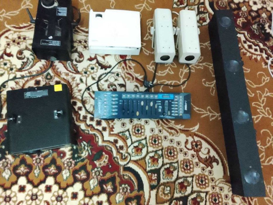 SANYO Proyektor + 2 ta kolonka (Komplekt)