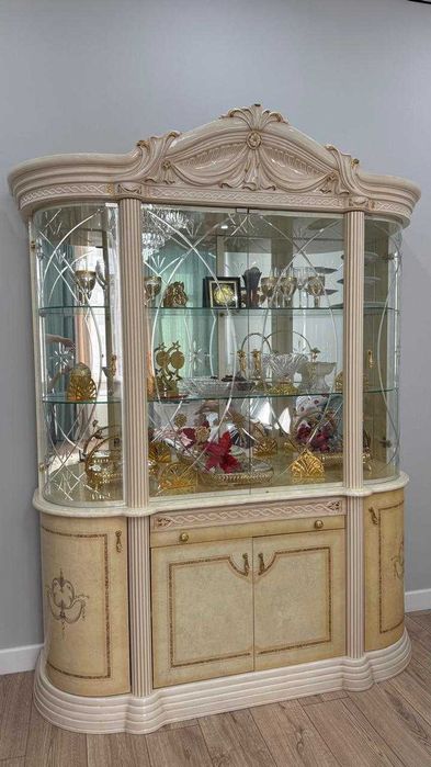 Шкаф для гостиной комнаты италиянский