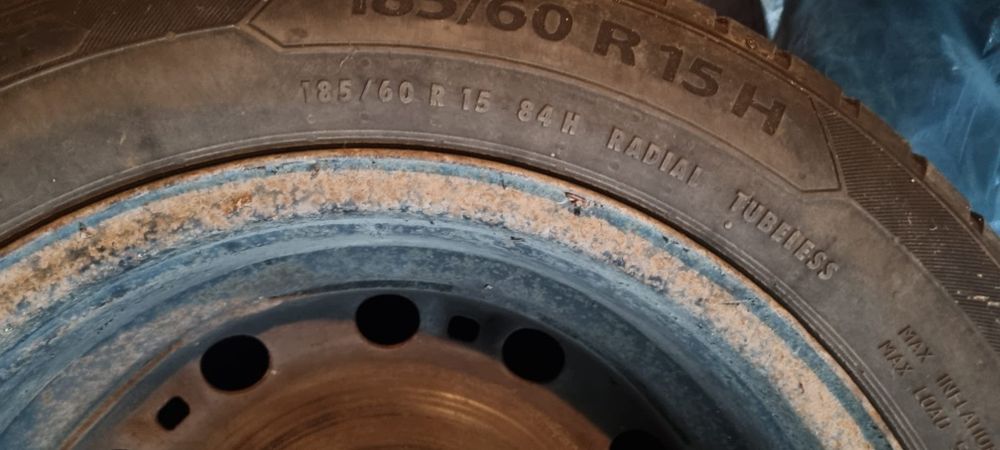 Set 4 anvelope de vară (plus jante) Barum 185/60 R15