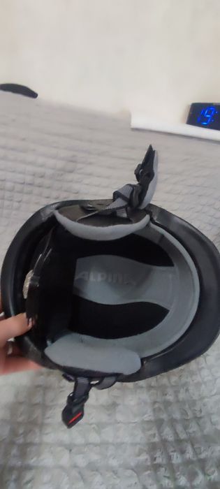 Шлем горнолыжный