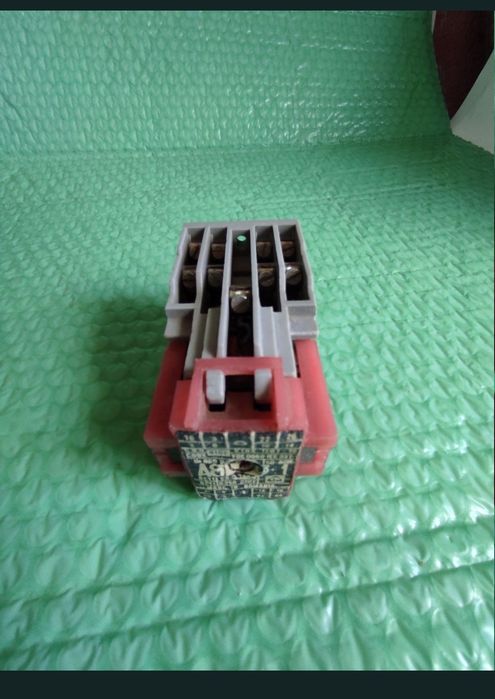 Contactor, intreruptor cu releu pentru curenti mari.