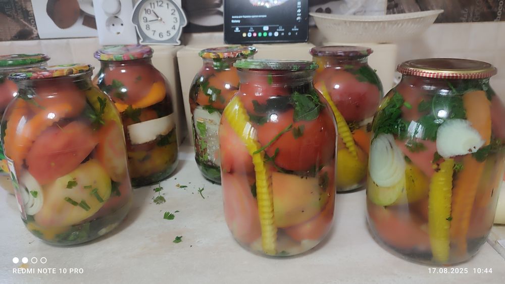 Огурцы маринованные..помидоры..ассорти..