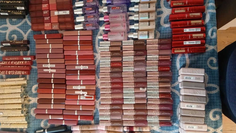 Vând machiaje la buc sau pachet