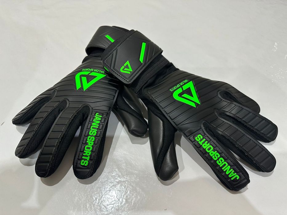 Перчатки вратаря