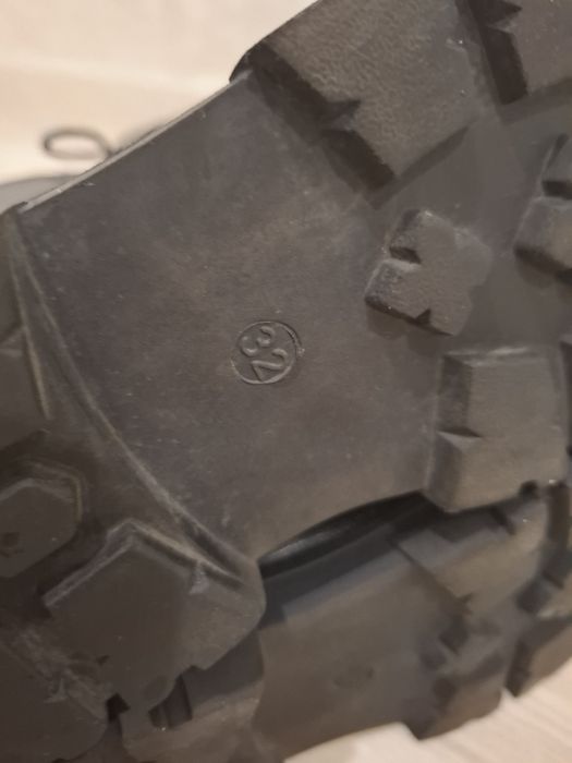 Продам сапоги димесезонные на девочку 32 размер