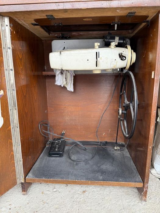 Срочно Продам швейную машину!