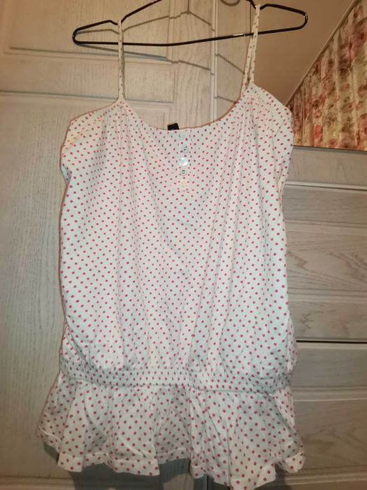 Top alb cu bretele  și buline