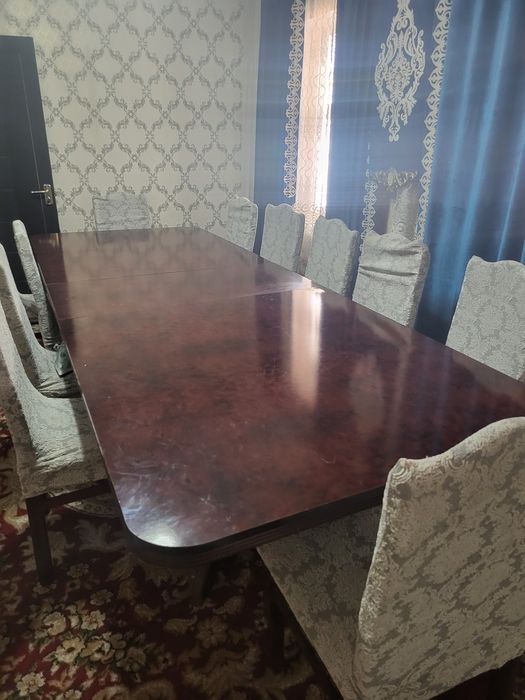 Стол для зала со стульями