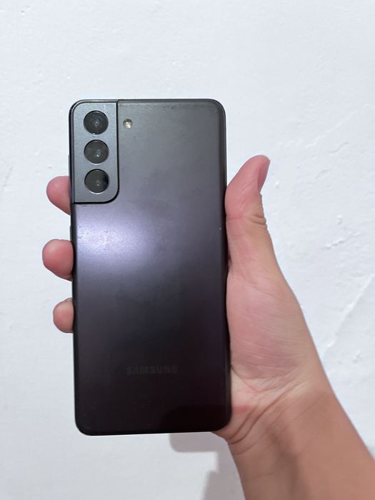 Samsung s21 fe.