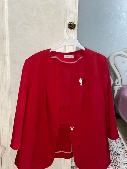 Продам Костюм юбочный