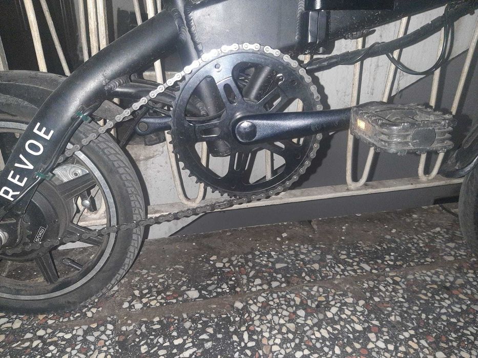 de vanzare bicicleta electrica revoe folosita  3 luni