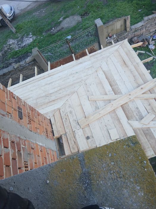 Ремонт на всички видове покриви хидроизолация, керемиди, битумни керем