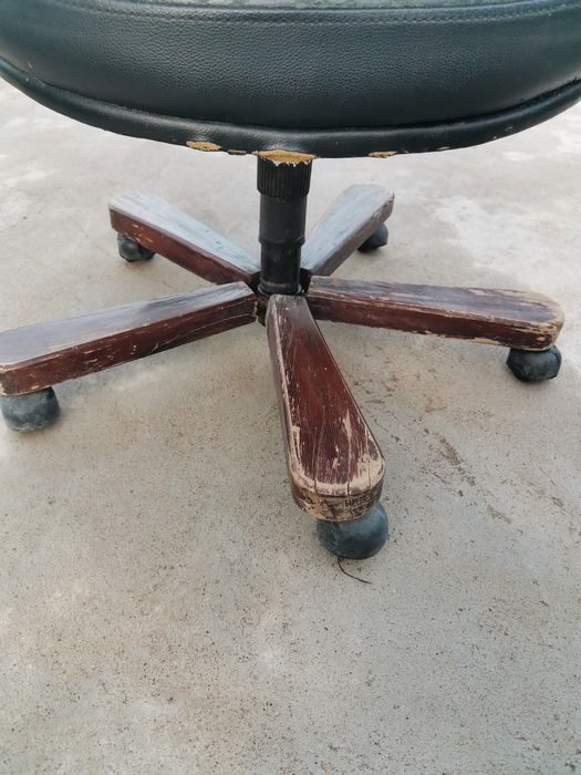 Кресло кожаный сотилади