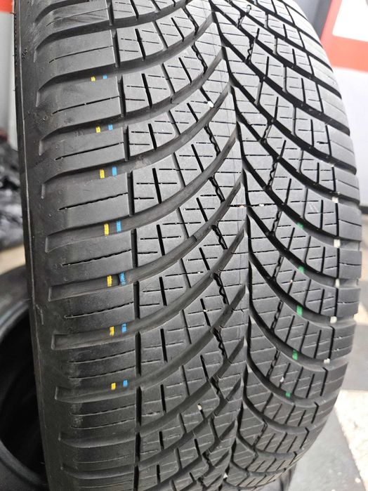 4бр 215/55/17 GOODYEAR 7мм грайфер дот:23г безплатен монтаж