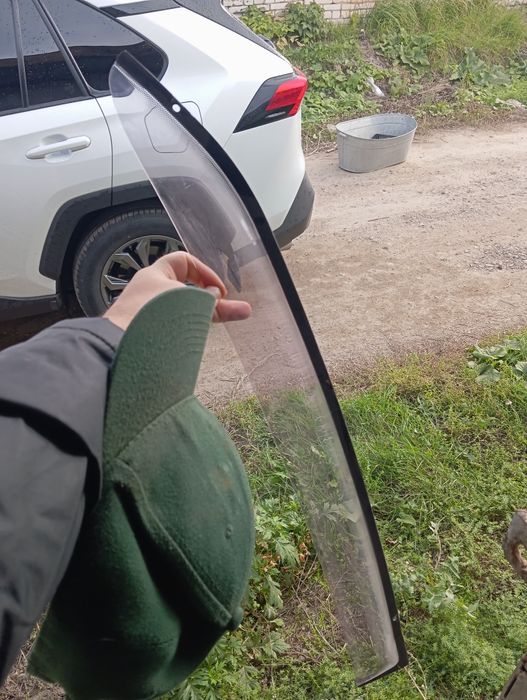 Бампер,ветровик левый ,Toyota Corolla