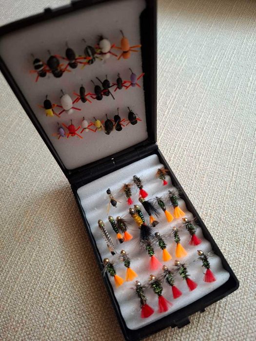 Кутия с бръмбари за кефал и нимфи, 40 броя, нови