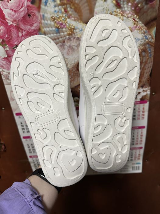 Продам Белые КЕДЫ