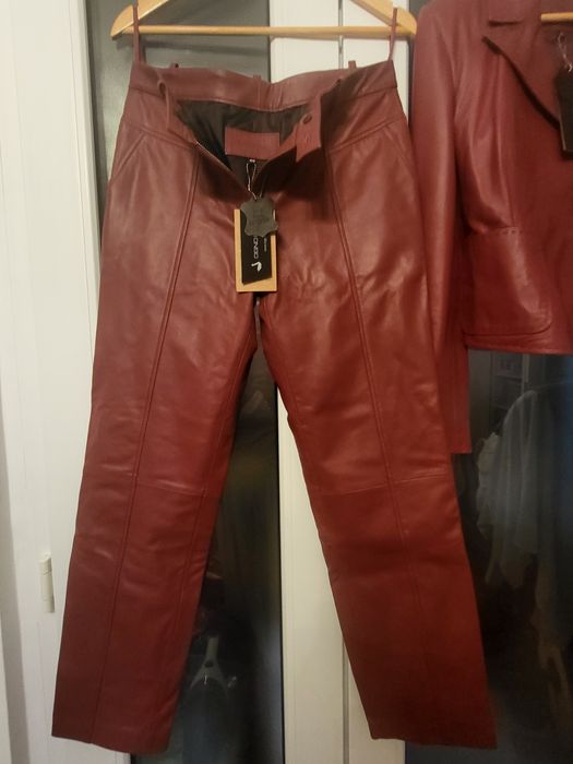 Costum din piele nou pentru dama
