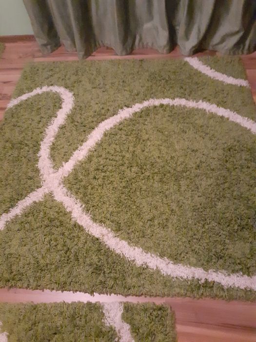 Vand  covoare Shaggy cu  fire  lungi  cul.verde  brotacel  cu  crem