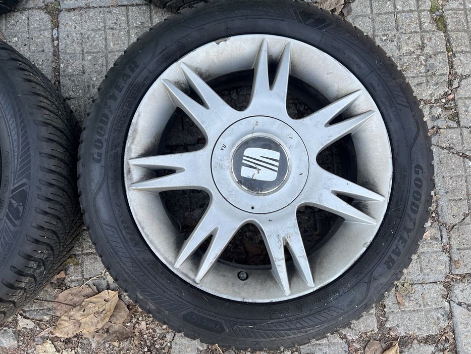 Оригинални джанти със всесезонни гуми GOODYEAR 15" 5х100 SEAT