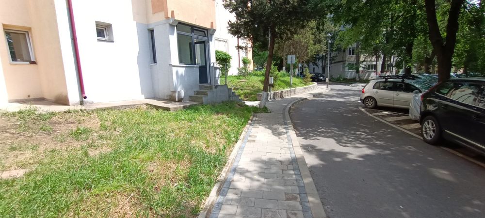 Vând apartament cu doua camere situat pe strada Oituz  posibil si ca sediu firmă