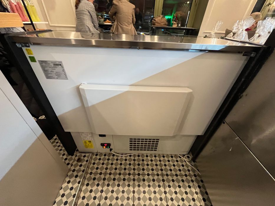 Хладилна отворена  експозиционна витрина