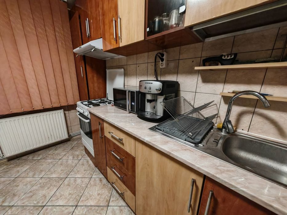 Închiriez apartament 3 camere cartier 1 Mai