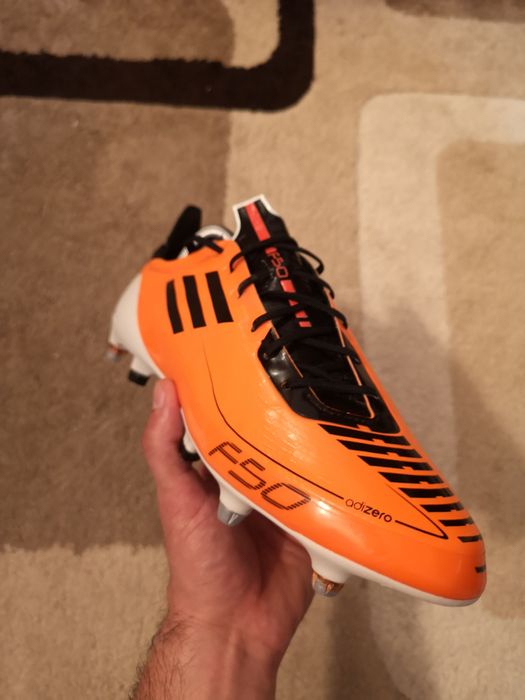 Vând ghete de fotbal profesionale Adidas F50 in stare foarte buna
Nr